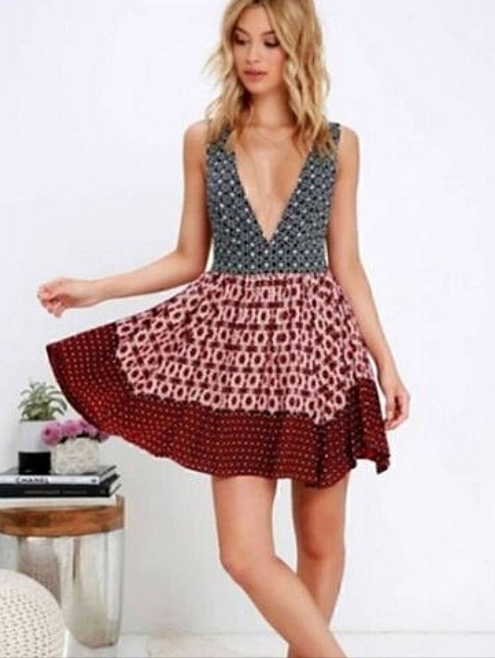 Lulus La Vie En Roses Floral Print Mini Dress Cut Out Tie Back Low Cut Neck LG